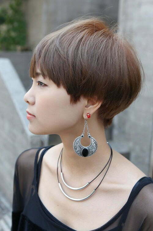 Very short hairstyles with bangs are like the pixie haircuts and makes ...