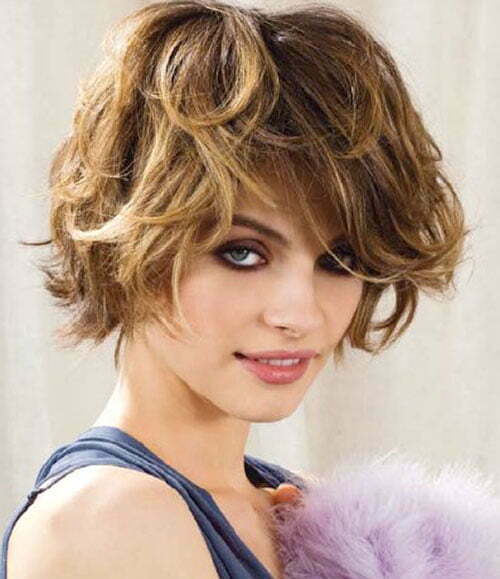 Short haircuts for wavy hair for women
