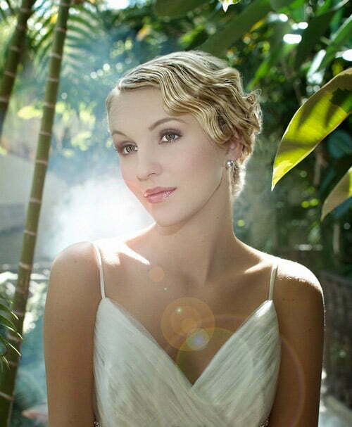 Easy hairstyles for short hair for a wedding