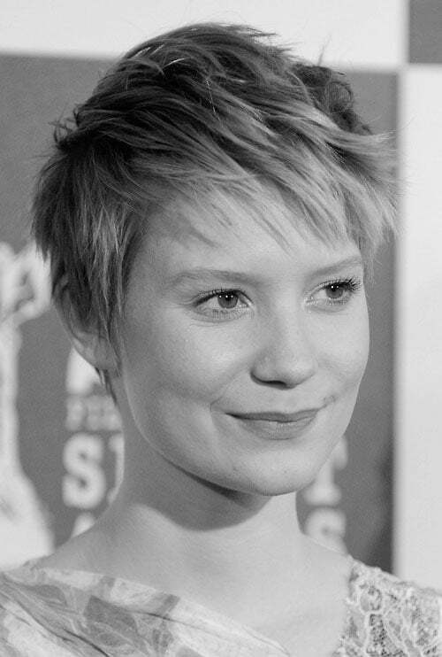 Best pixie haircut for round faces