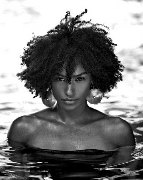 Natural Black Woman gorgeous hairstyle