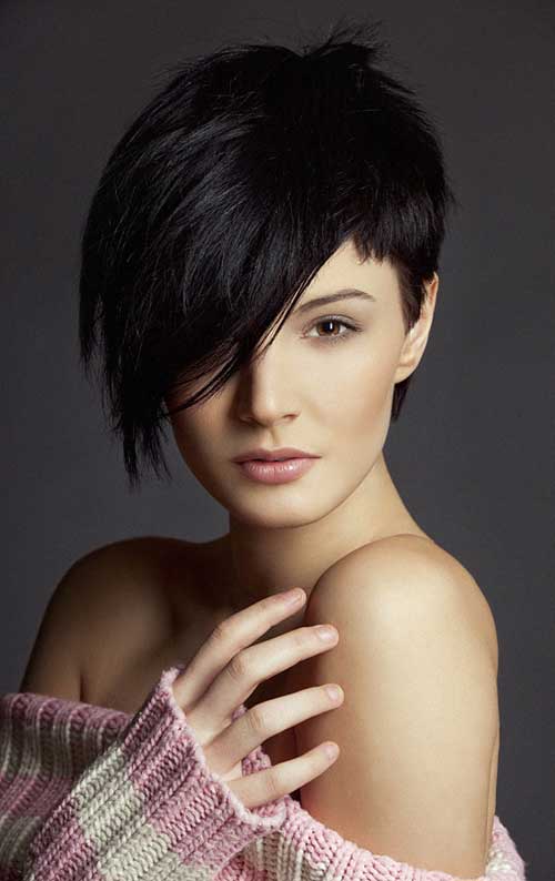 Short asymmetrical haircuts for round faces
