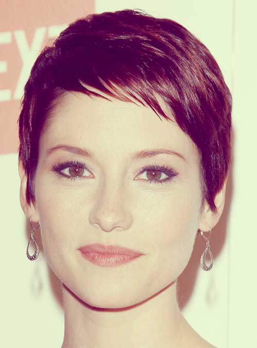 Anne Catherine has also adopted the pixie hairstyle, with side bangs ...