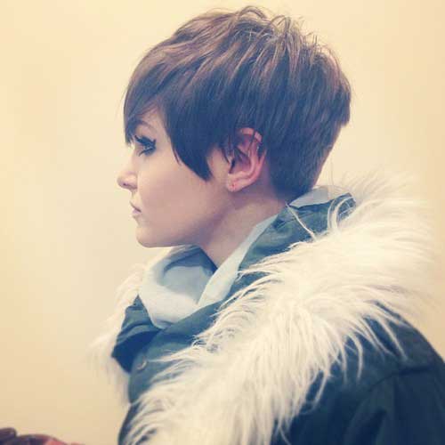 ... this short pixie haircut with short side bangs. It is cute and modern