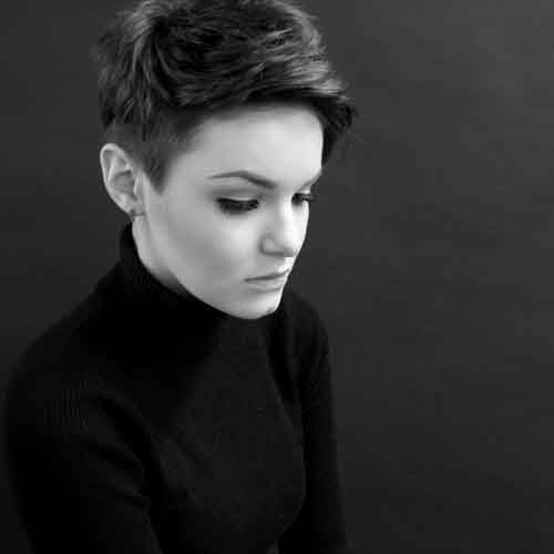 Short haircuts for girls with oval faces