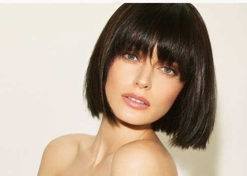 20 Best Short Haircuts for Straight Hair-3