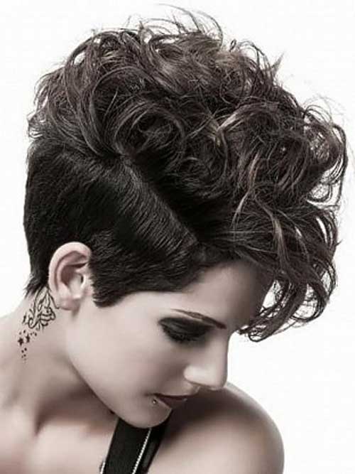 Best Short Haircuts For Curly Hair-10