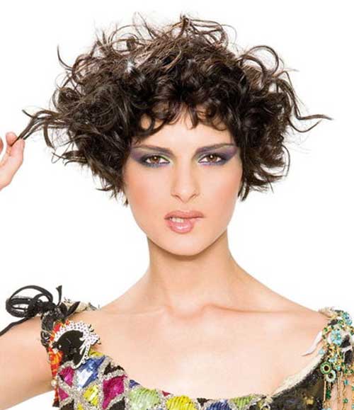 Best Short Haircuts For Curly Hair-7