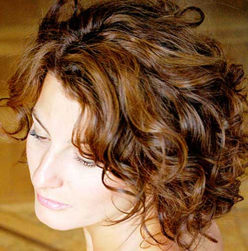 Brown hair color tone with curly wavy short haircuts looks beautiful ...