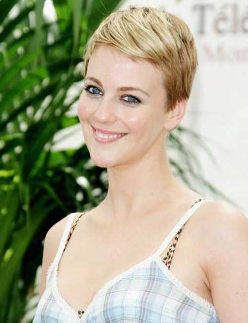 ... pixie haircut with a dark brown hair color tone and she look sexy and