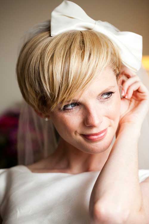 Modern brides prefer short hairstyles. Among these short hairstyles ...