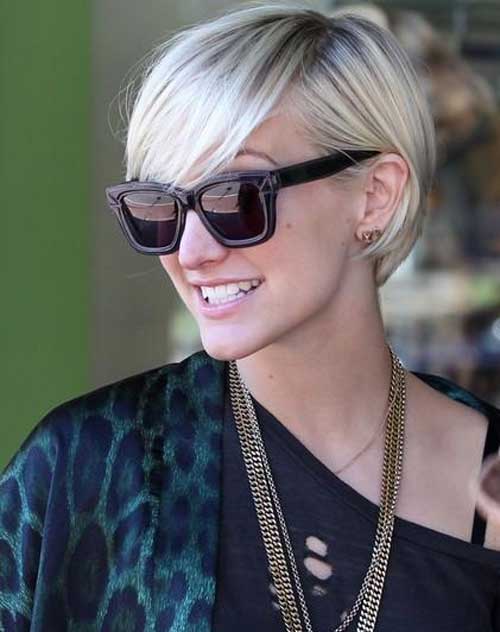 20 Straight Short Haircuts for Women-10