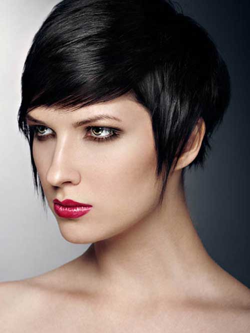 20 Straight Short Haircuts for Women-9