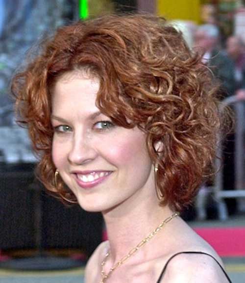 Casual short curly hairstyles for women