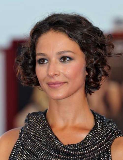 Hairstyles for Short Curly Hair-3