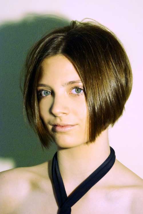 Straight Short Haircuts for Women-5