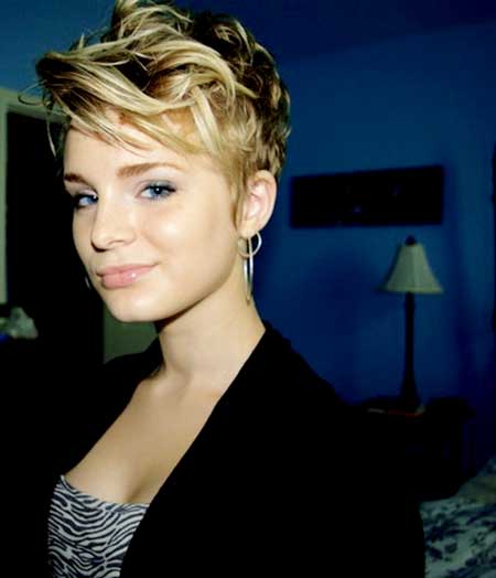 Short and Messy Curls Hairstyle for Girls