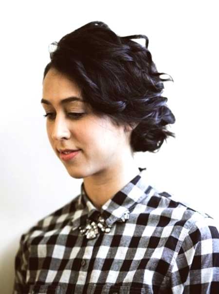 Cute Short Curly Hairstyle for Girls