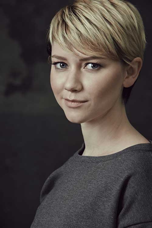 Valorie Curry Hairstyle with Pixies