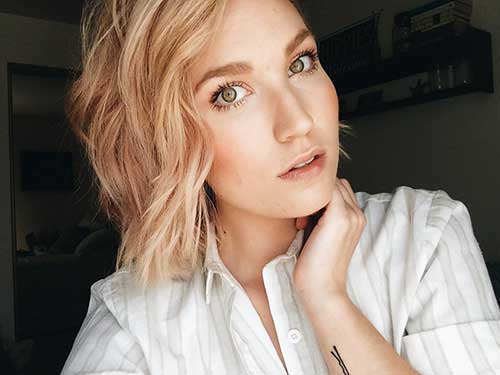 Side Parted Beachy Waves for Short Haircuts