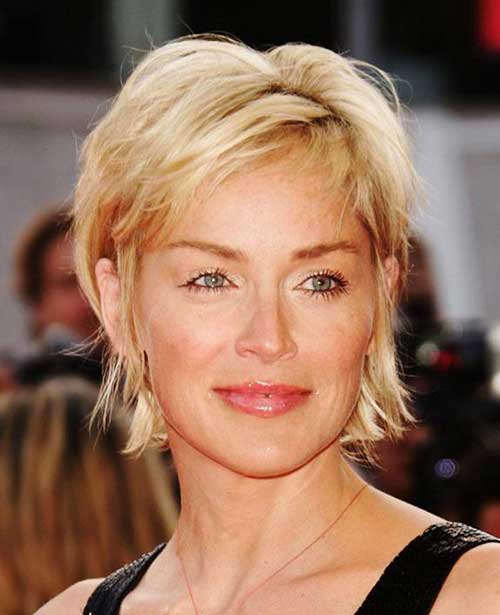 Short Haircuts for Women Over 40-23