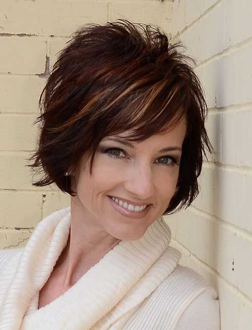 Short Haircuts for Women Over 40-26