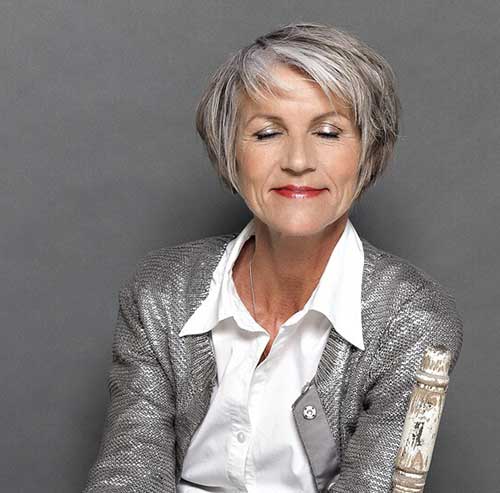 Short Haircuts for Women Over 50-14
