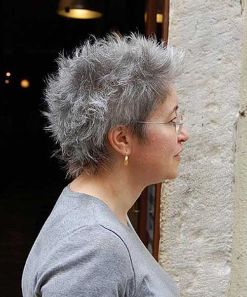 Short Haircuts for Women Over 50-6