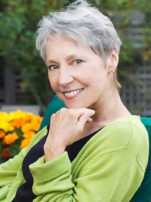 Short Haircuts for Women Over 50-8