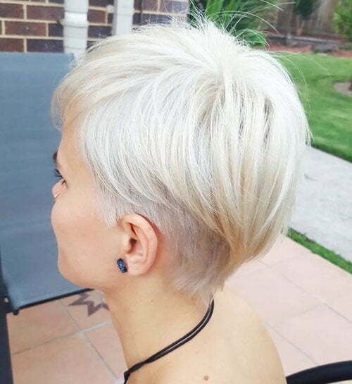 Short Straight Icy Blonde Haircuts-19
