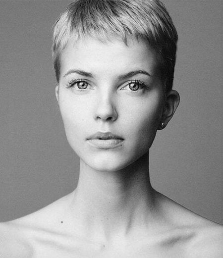 Charlize Theron cute pixie cropped haircut