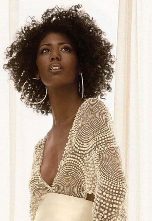 Natural hairstyles for black women with short curly hair