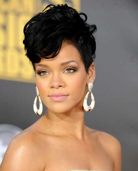 Fabulous Rihanna's Short Hairstyle