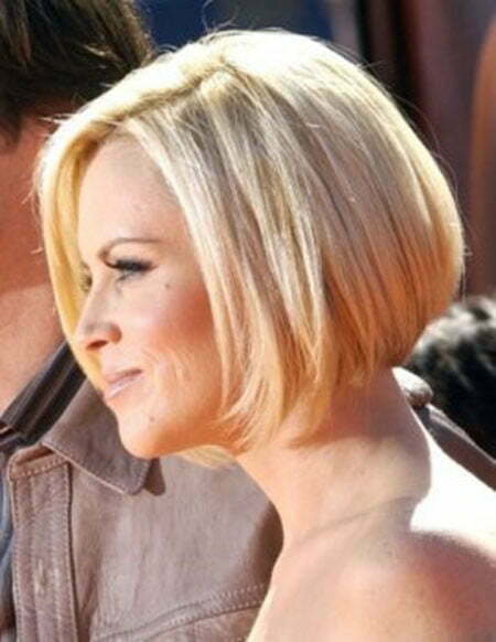 Jenny McCarthy’s Gorgeous and Attractive Graduated Bob Cut