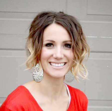Side Parted Wavy Hairstyle with Blonde Colored Ends