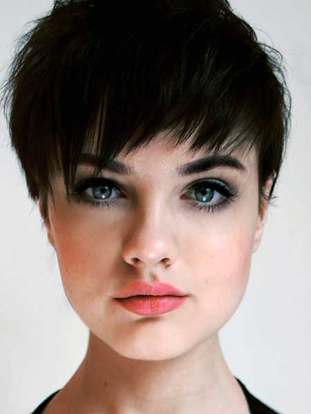 Best Short Hairstyles for Round Faces_20