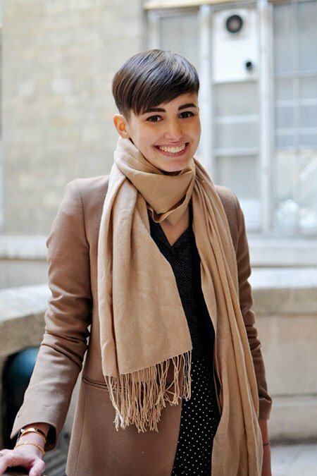 Cute Short Straight Hairstyle