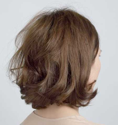 Back View of Inverted Bob Hairstyle with Wavy Ends