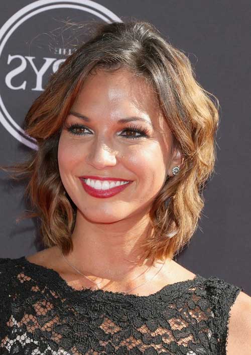 Melissa Rycroft Short Ombre Wavy Hairstyle for Round Faces