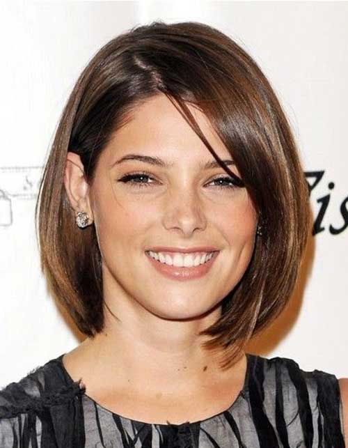 Short Haircuts for Women Over 40-10