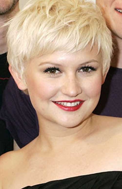 Short Haircuts for Round Faces-19