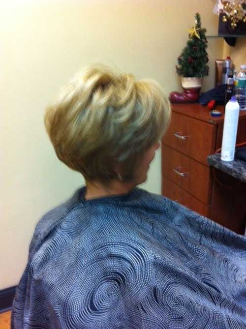 Short Haircuts for Women Over 40-21
