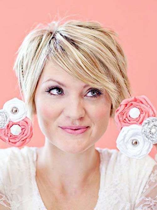 Short Haircuts for Women Over 40-25