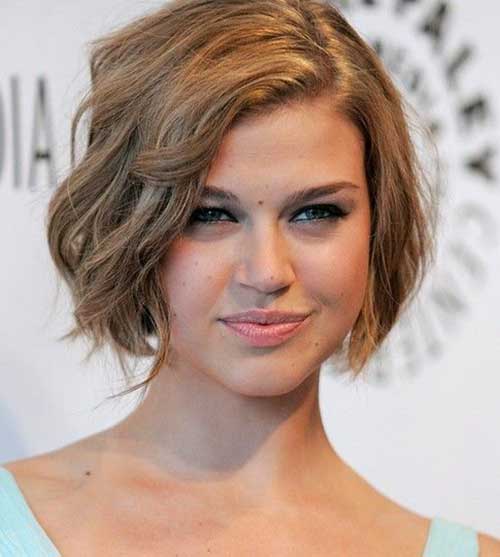 Hairstyles for Short Wavy Hair