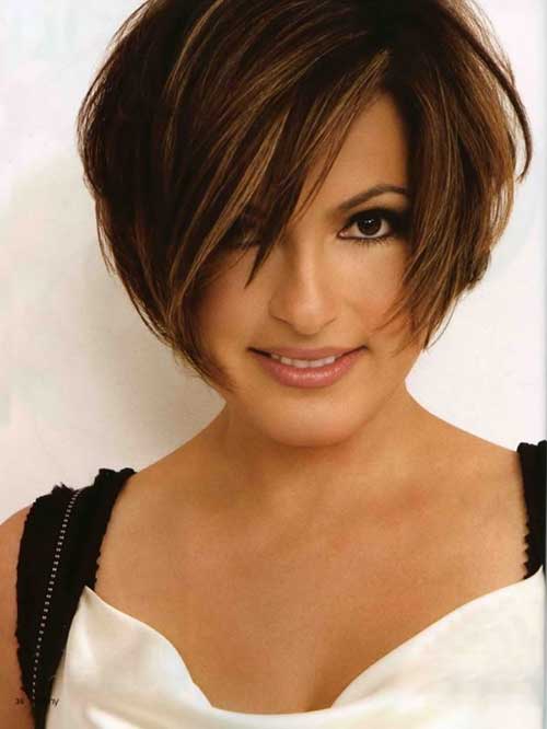 Short Haircuts for Women Over 40-10