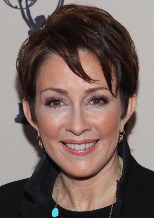 Short Chic Hair Cuts for Older Women
