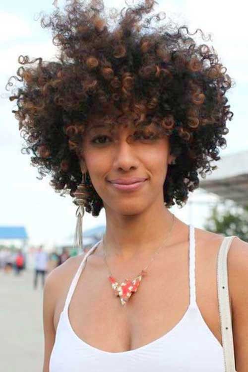 Short Curly Hair for Round Faces-14