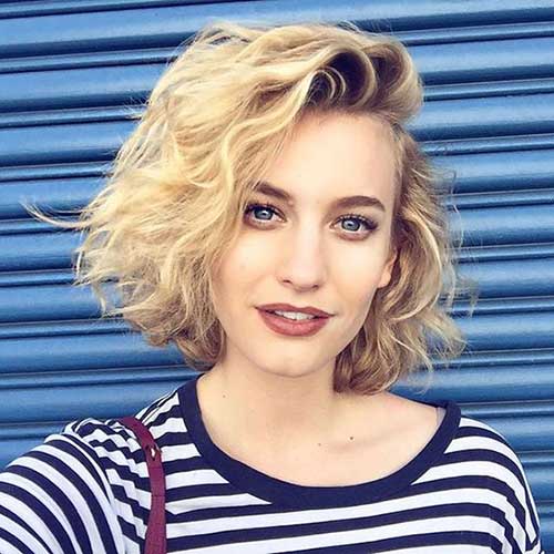 Short Haircuts for Round Faces-15