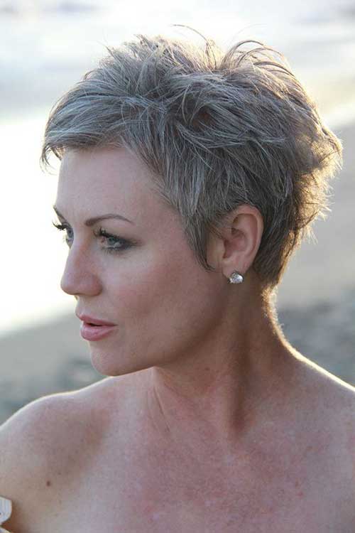 Short Haircuts for Older Ladies-15
