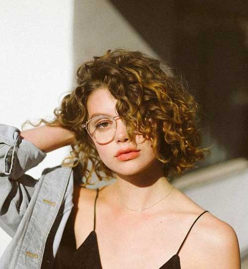 Effective Styles for Short Curly Hair